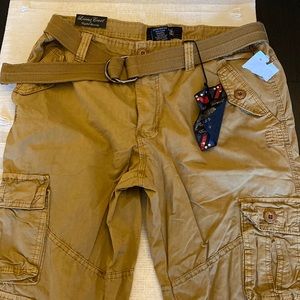 Lions crest cargo pants.  Size 34x32 color khaki. Straight fit